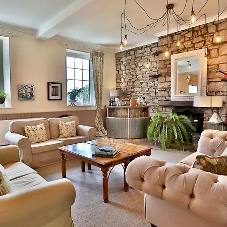 Ty Croeso House-3